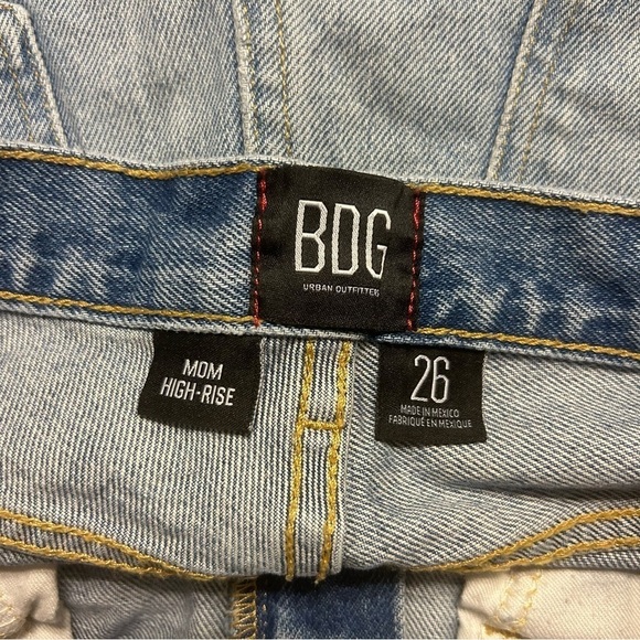 Mom high rise Jean shorts size 26 - Picture 3 of 3